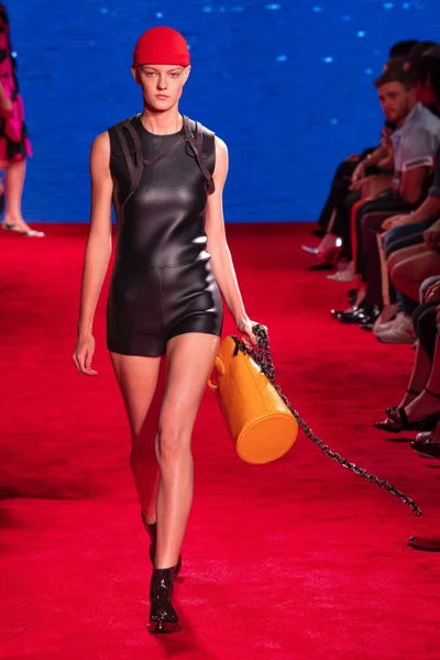 Look 19